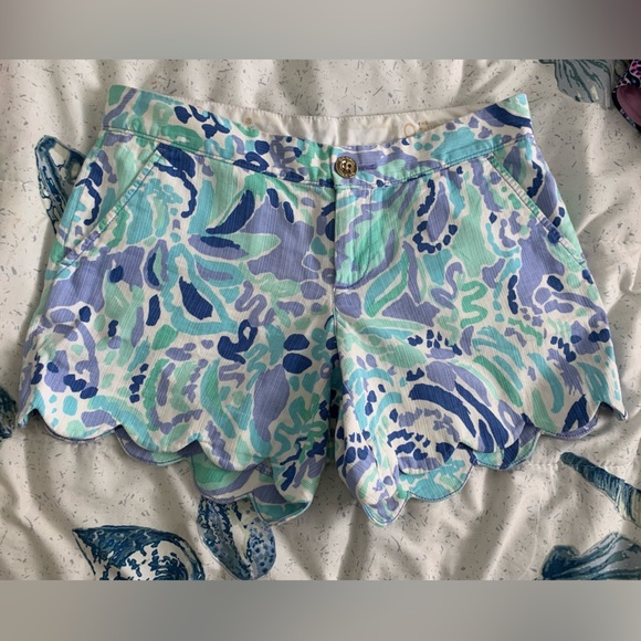 Lilly Pulitzer Pants - EUC Lilly Pulitzer buttercup Shorts size 0